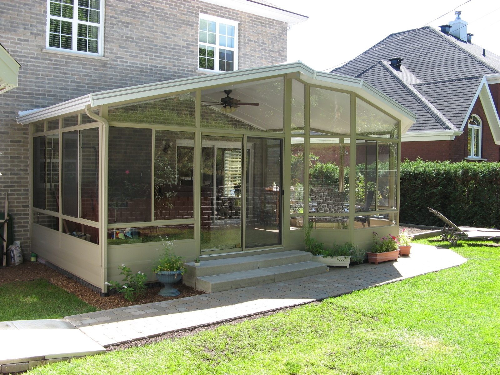 5 Raisons d’Adopter un Solarium Écoénergétique