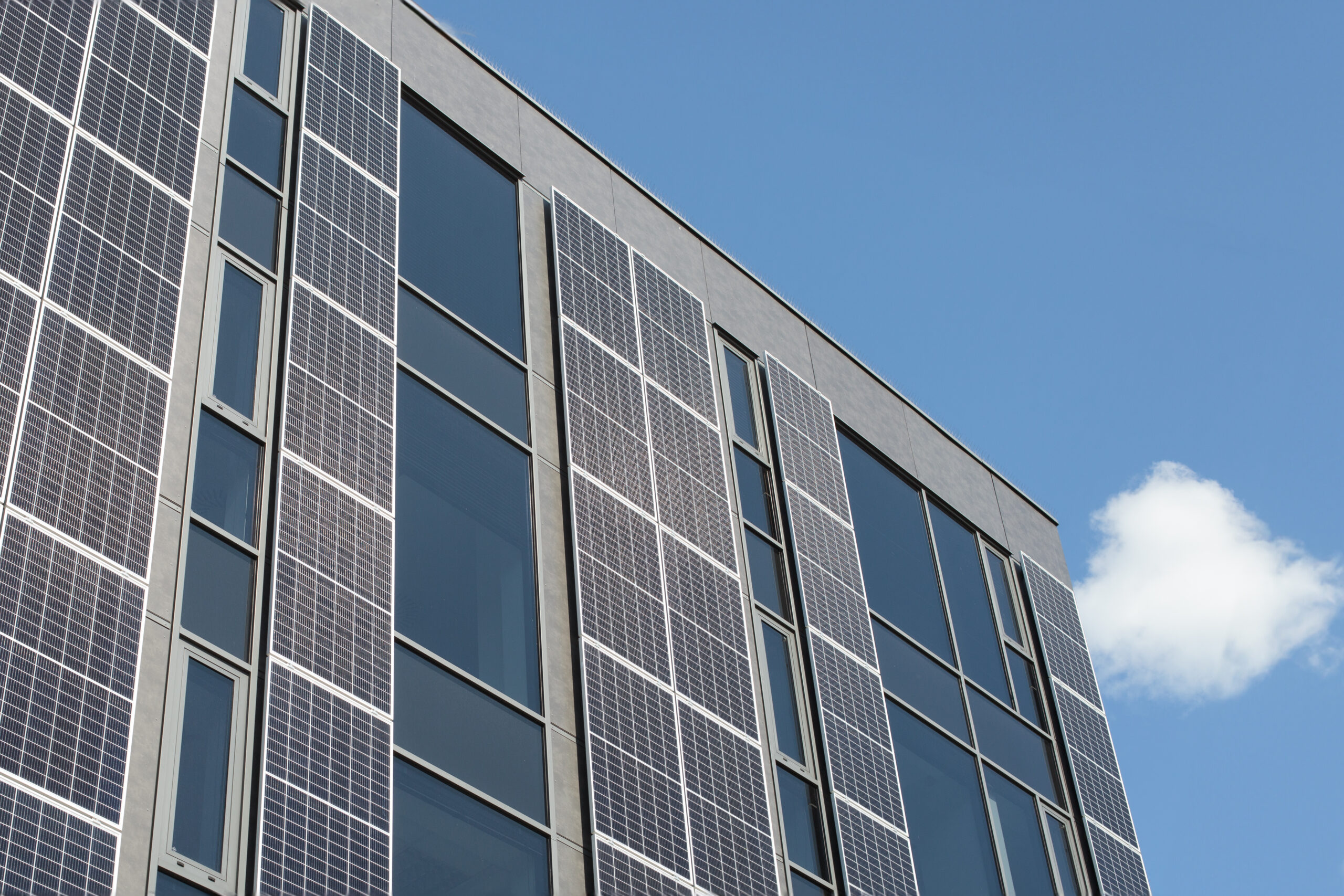 Murs Solaires Intelligents: Solution Écoénergétique 2025